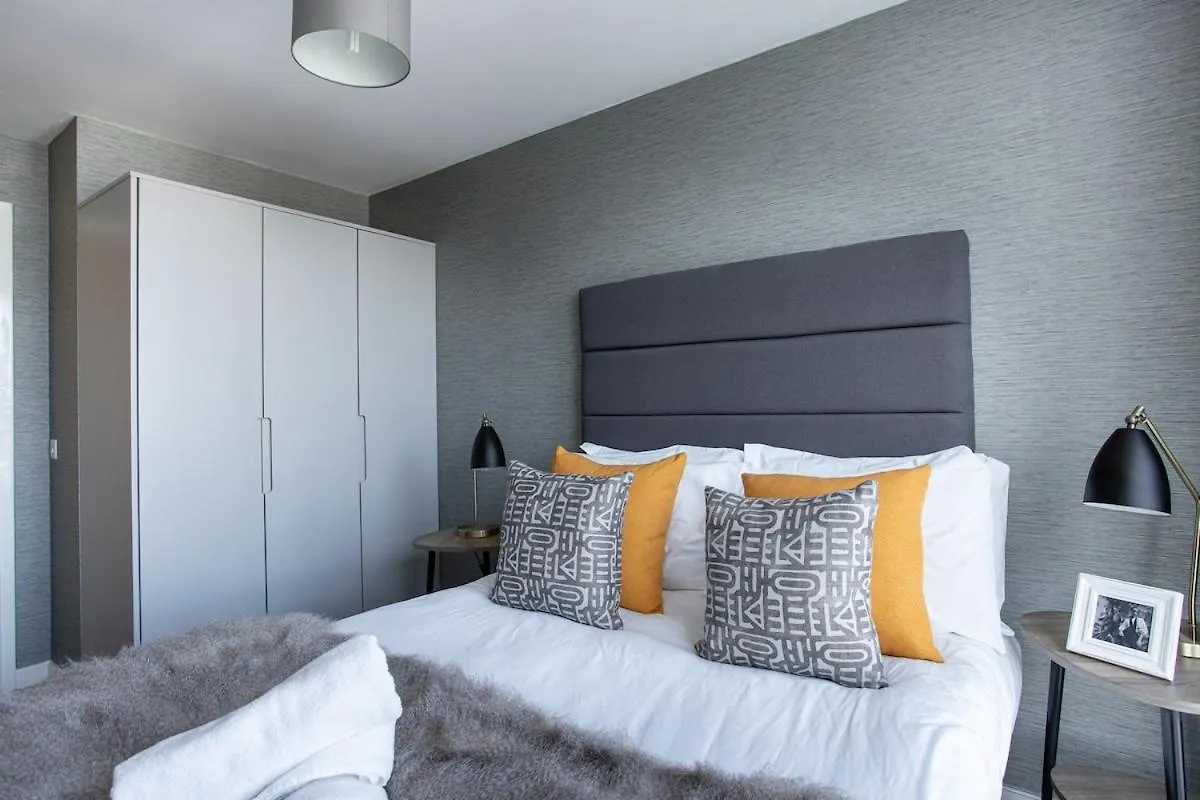 Stunning Waterfront Apartment With Titanic Views Sleeps 6 & Parking Belfast Storbritannien