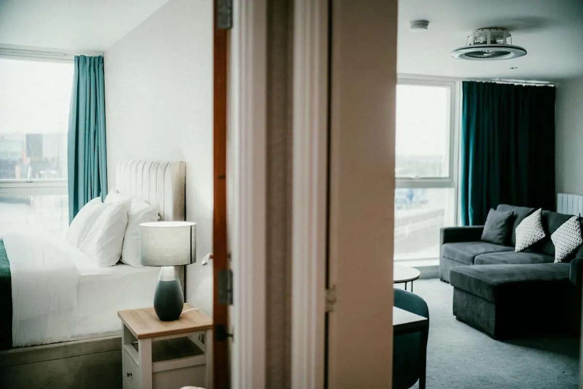 Stunning Waterfront Apartment With Titanic Views Sleeps 6 & Parking Belfast