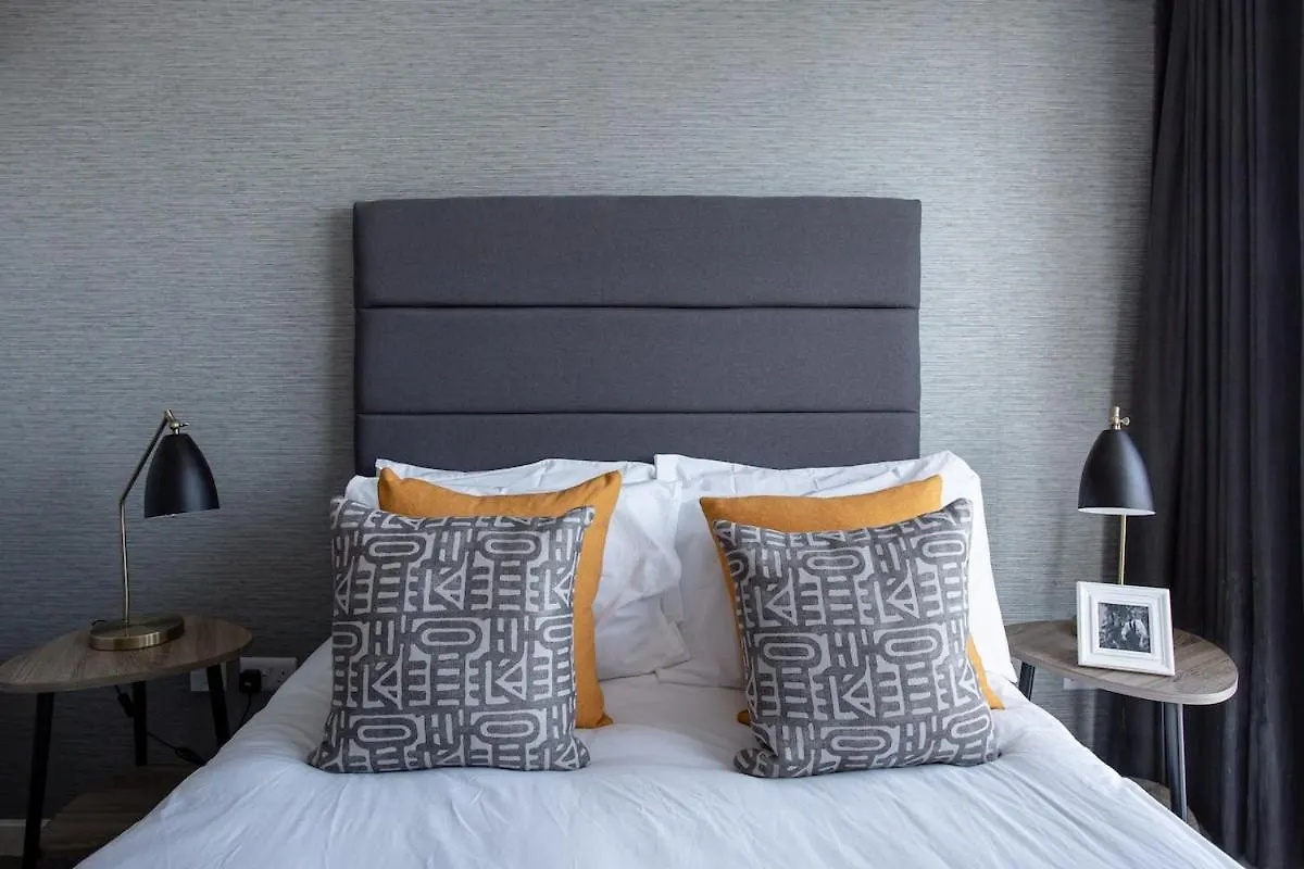 Stunning Waterfront Apartment With Titanic Views Sleeps 6 & Parking Belfast 0*,  Storbritannien