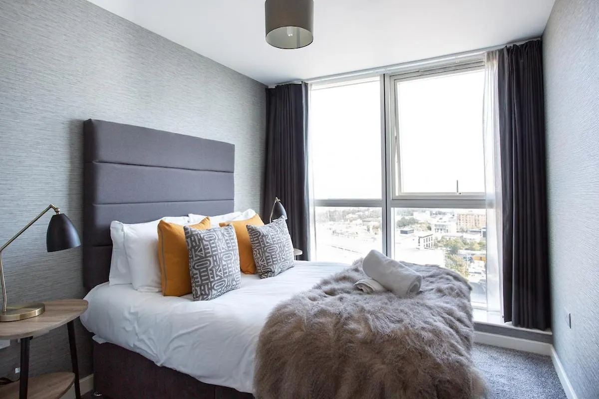 Stunning Waterfront Apartment With Titanic Views Sleeps 6 & Parking Belfast