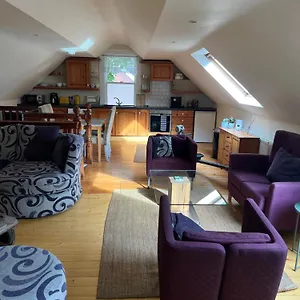Self Contained Coach House In Leafy South The Location Is Not Accurate Apartamento